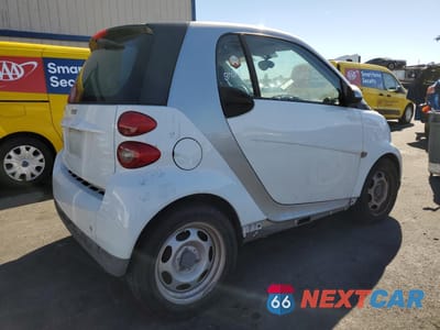 Trzecie zdjęcie samochodu z tyłu: 2012 SMART FORTWO PURE VIN:WMEEJ3BA8CK570588 - miniatura