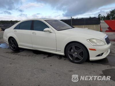 Czwarte zdjęcie samochodu z boku: 2009 MERCEDES-BENZ S 550 VIN:WDDNG71X49A249307 - miniatura