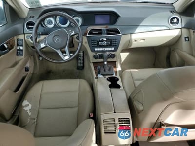 Zdjęcie 8 z 12 samochodu: 2014 MERCEDES-BENZ C 250 VIN:WDDGF4HBXEA932708 - miniatura