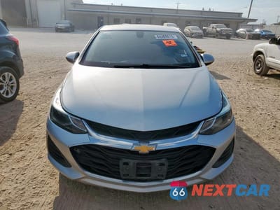 Piąte zdjęcie samochodu w środku: 2019 CHEVROLET CRUZE LT VIN:1G1BE5SM4K7115596 - miniatura