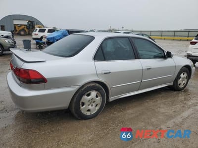 Trzecie zdjęcie samochodu z tyłu: 2001 HONDA ACCORD VIN:1HGCG16581A085569 - miniatura