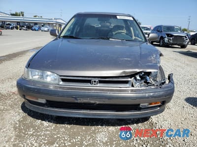 Piąte zdjęcie samochodu w środku: 1990 HONDA ACCORD EX VIN:1HGCB7668LA188410 - miniatura