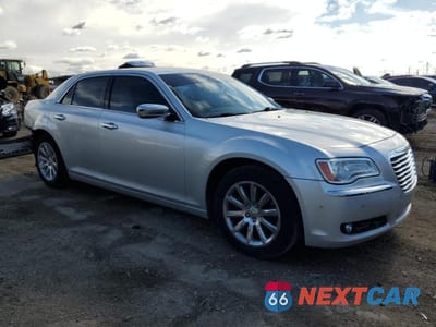 Czwarte zdjęcie samochodu z boku: 2012 CHRYSLER 300 LIMITED VIN:2C3CCACG3CH235063 - miniatura