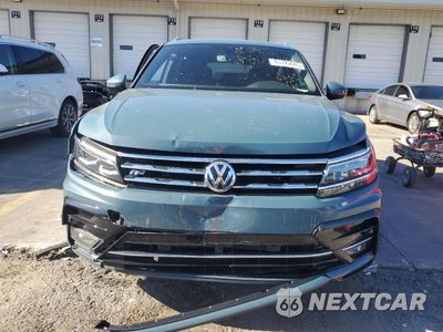 Piąte zdjęcie samochodu w środku: 2021 VOLKSWAGEN TIGUAN SEL PREMIUM R-LINE VIN:3VV4B7AX8MM157845 - miniatura