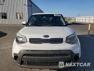 Piąte zdjęcie samochodu w środku: 2018 KIA SOUL VIN:KNDJN2A24J7542471 - miniatura