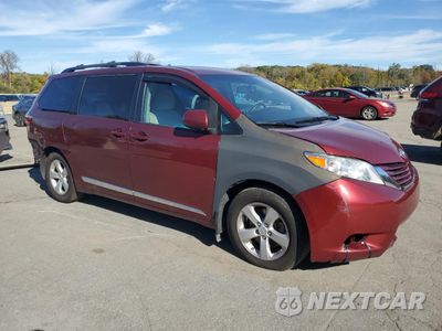 Czwarte zdjęcie samochodu z boku: 2017 TOYOTA SIENNA LE VIN:5TDKZ3DC1HS781155 - miniatura