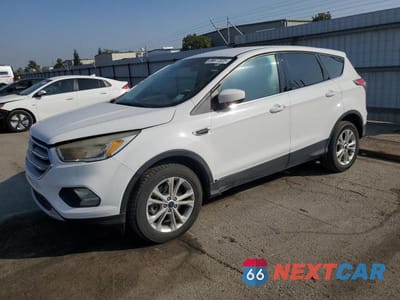 2017 FORD ESCAPE SE 1FMCU9GD5HUB45551 - główne zdjęcie licytacji z USA - miniatura