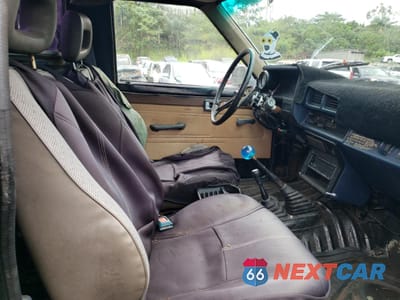Zdjęcie 10 z 12 samochodu: 1986 TOYOTA PICKUP RN63 STD VIN:JT4RN63R4G0001992 - miniatura