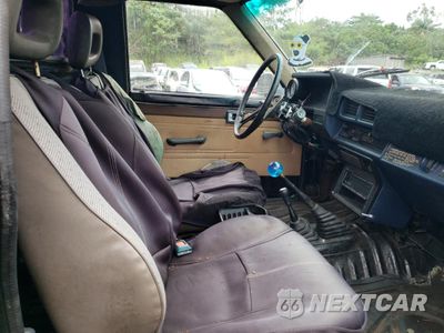 Zdjęcie 10 z 12 samochodu: 1986 TOYOTA PICKUP RN63 STD VIN:JT4RN63R4G0001992 - miniatura