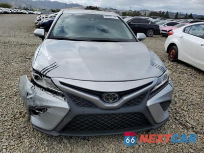 Piąte zdjęcie samochodu w środku: 2020 TOYOTA CAMRY SE VIN:4T1G11AK9LU334876 - miniatura