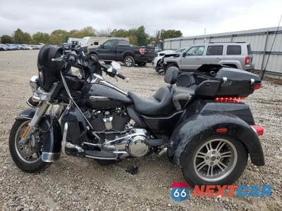 Trzecie zdjęcie samochodu z tyłu: 2018 HARLEY-DAVIDSON FLHTCUTG TRI GLIDE ULTRA VIN:1HD1MAD13JB855460 - miniatura