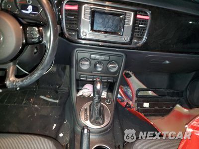 Zdjęcie 8 z 13 samochodu: 2017 VOLKSWAGEN BEETLE 1.8T VIN:3VWF17AT1HM610262 - miniatura