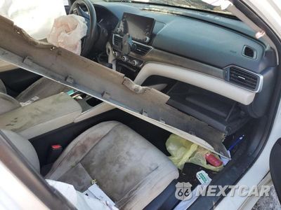 Zdjęcie 8 z 12 samochodu: 2018 HONDA ACCORD LX VIN:1HGCV1F12JA115166 - miniatura