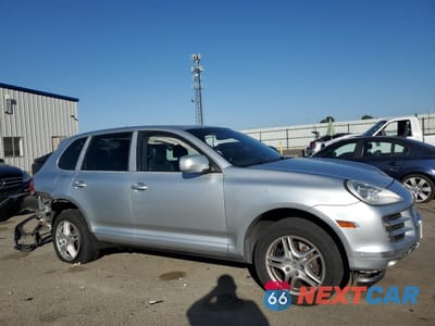 Czwarte zdjęcie samochodu z boku: 2010 PORSCHE CAYENNE VIN:WP1AA2AP2ALA12271 - miniatura