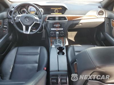 Zdjęcie 8 z 12 samochodu: 2012 MERCEDES-BENZ C 250 VIN:WDDGF4HB9CA598202 - miniatura