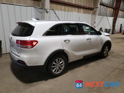 Trzecie zdjęcie samochodu z tyłu: 2017 KIA SORENTO LX VIN:5XYPGDA34HG246677 - miniatura
