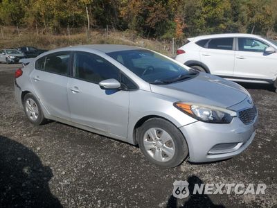 Czwarte zdjęcie samochodu z boku: 2016 KIA FORTE LX VIN:KNAFK4A64G5569118 - miniatura