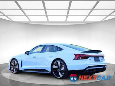 Trzecie zdjęcie samochodu z tyłu: 2022 AUDI RS E-TRON GT VIN:WAUBHBFWXN7904782 - miniatura