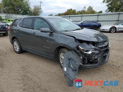 Czwarte zdjęcie samochodu z boku: 2019 CHEVROLET EQUINOX LT VIN:2GNAXKEV5K6159310 - miniatura