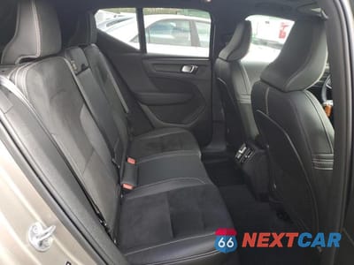 Zdjęcie 10 z 12 samochodu: 2022 VOLVO XC40 T5 R-DESIGN VIN:YV4162UMXN2714870 - miniatura