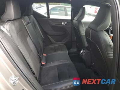 Zdjęcie 10 z 13 samochodu: 2022 VOLVO XC40 T5 R-DESIGN VIN:YV4162UMXN2714870 - miniatura