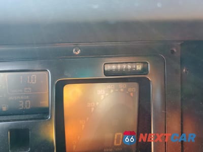 Zdjęcie 9 z 12 samochodu: 1988 CHEVROLET CORVETTE VIN:1G1YY3181J5118590 - miniatura