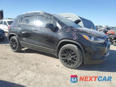 Czwarte zdjęcie samochodu z boku: 2022 CHEVROLET TRAX 1LT VIN:KL7CJPSM7NB502077 - miniatura