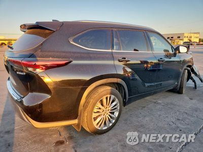 Trzecie zdjęcie samochodu z tyłu: 2024 TOYOTA HIGHLANDER HYBRID LIMITED VIN:5TDEBRCH2RS640467 - miniatura