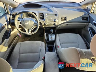 Zdjęcie 8 z 12 samochodu: 2010 HONDA CIVIC LX VIN:19XFA1F5XAE058626 - miniatura