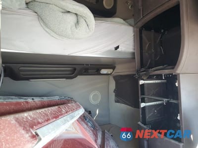 Zdjęcie 6 z 10 samochodu: 2018 VOLVO VNL SEMI TRUCK VIN:4V4NC9EG3JN995180 - miniatura