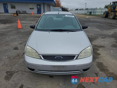 Piąte zdjęcie samochodu w środku: 2005 FORD FOCUS ZX4 VIN:1FAFP34N25W202670 - miniatura