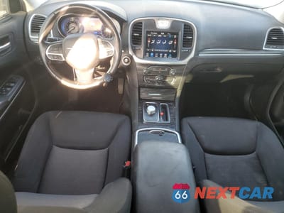 Zdjęcie 8 z 14 samochodu: 2021 CHRYSLER 300 TOURING VIN:2C3CCAAG3MH580193 - miniatura