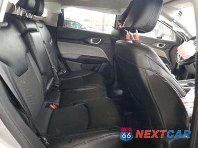 Zdjęcie 10 z 12 samochodu: 2022 JEEP COMPASS LATITUDE VIN:3C4NJCBB8NT182513 - miniatura