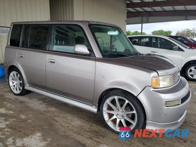 Czwarte zdjęcie samochodu z boku: 2004 TOYOTA SCION XB VIN:JTLKT324640150626 - miniatura