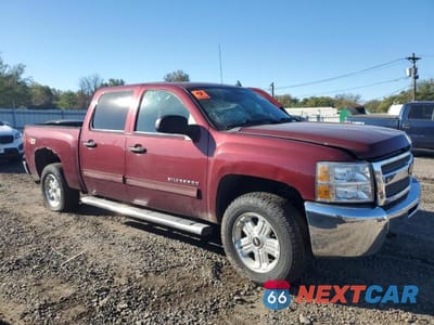 Czwarte zdjęcie samochodu z boku: 2013 CHEVROLET SILVERADO K1500 LT VIN:3GCPKSE72DG168377 - miniatura