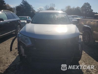 Piąte zdjęcie samochodu w środku: 2018 NISSAN ROGUE S VIN:5N1AT2MV2JC801683 - miniatura