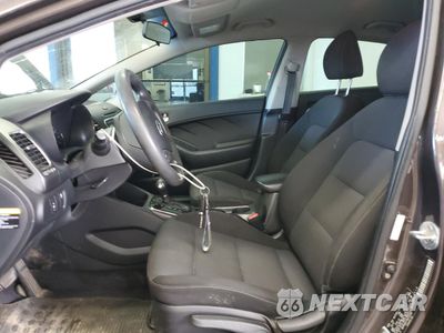 Zdjęcie 7 z 12 samochodu: 2017 KIA FORTE LX VIN:3KPFK4A77HE122283 - miniatura