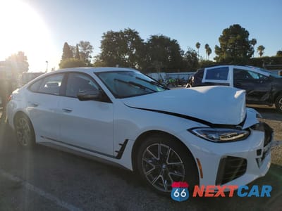 Czwarte zdjęcie samochodu z boku: 2022 BMW M440XI GRAN COUPE VIN:WBA13AW04NFM24131 - miniatura