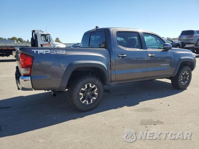 Trzecie zdjęcie samochodu z tyłu: 2017 TOYOTA TACOMA DOUBLE CAB VIN:5TFCZ5AN5HX089447 - miniatura
