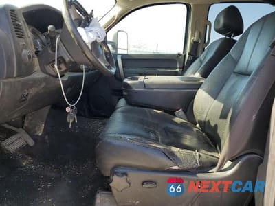 Zdjęcie 7 z 12 samochodu: 2013 GMC SIERRA K3500 SLE VIN:1GT423C85DF149800 - miniatura