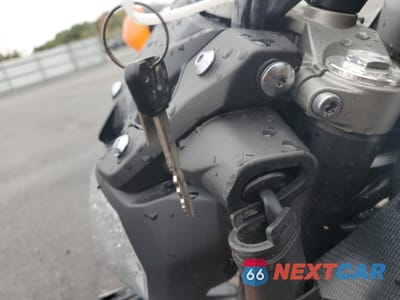 Zdjęcie 8 z 10 samochodu: 2015 YAMAHA FZ07 VIN:JYARM06E6FA004471 - miniatura