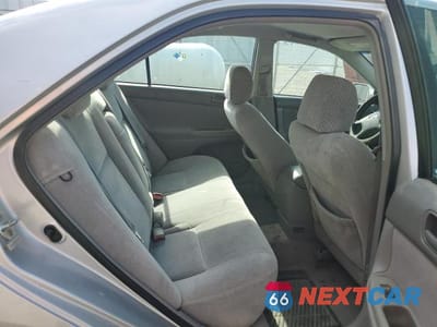 Zdjęcie 10 z 11 samochodu: 2004 TOYOTA CAMRY LE VIN:4T1BE32K24U300403 - miniatura