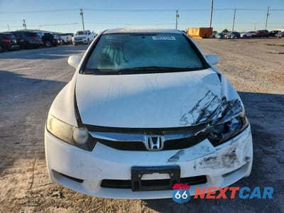 Piąte zdjęcie samochodu w środku: 2010 HONDA CIVIC LX VIN:19XFA1F5XAE058626 - miniatura