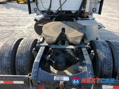 Zdjęcie 6 z 10 samochodu: 2017 VOLVO VNL SEMI TRUCK VIN:4V4N39TG7HN988052 - miniatura