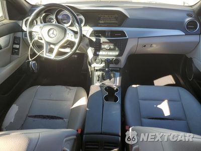 Zdjęcie 8 z 12 samochodu: 2014 MERCEDES-BENZ C 250 VIN:WDDGF4HB6EA952812 - miniatura