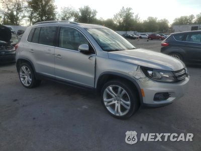 Czwarte zdjęcie samochodu z boku: 2012 VOLKSWAGEN TIGUAN S VIN:WVGAV7AX7CW543871 - miniatura