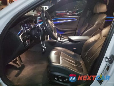 Zdjęcie 7 z 12 samochodu: 2018 BMW M550XI VIN:WBAJB9C52JG464441 - miniatura