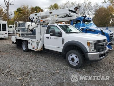 Czwarte zdjęcie samochodu z boku: 2019 FORD F550 SUPER DUTY BUCKET TRUCK VIN:1FDUF5GT8KDA00476 - miniatura