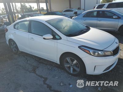 Czwarte zdjęcie samochodu z boku: 2018 KIA FORTE LX VIN:3KPFL4A73JE189675 - miniatura