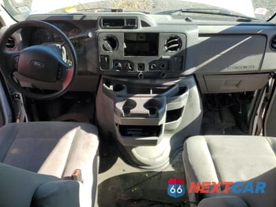 Zdjęcie 8 z 13 samochodu: 2017 FORD ECONOLINE E350 SUPER DUTY CUTAWAY VAN VIN:1FDWE3F60HDC51934 - miniatura